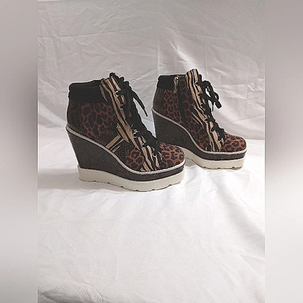 Jessica Simpson Platform Animal Print Wedge/ Sneakers/ Zippers Size 8 Black/Tan